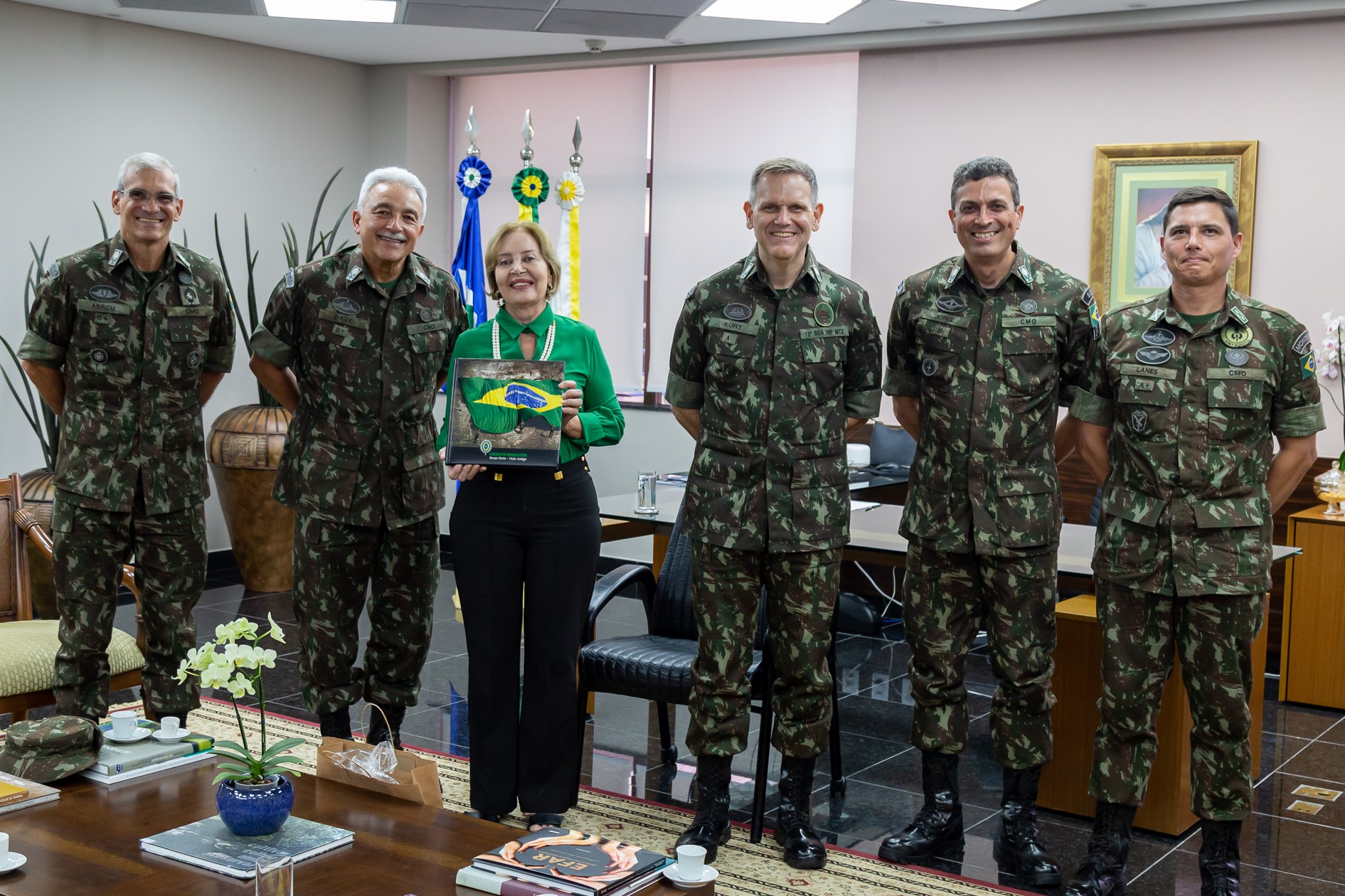 Comandante do Exército conhece peculiaridades do CMO