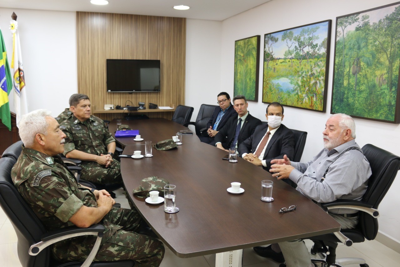 Comandante do Exército visita Comando Conjunto Oeste